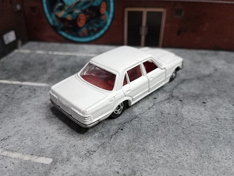 Mercedes Benz 450SEL Nº19 Tomica 1/67 Tomy 1976