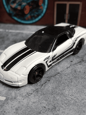 Corvette '97 Hot Wheels Mattel 2010 Easter Speedsters Egg