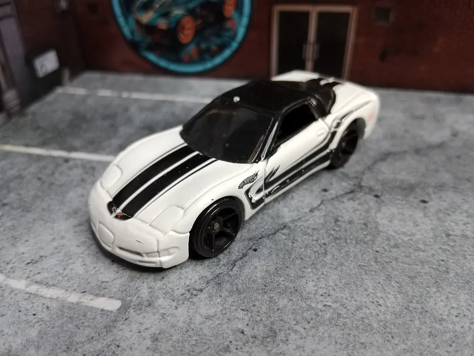 Corvette '97 Hot Wheels Mattel 2010 Easter Speedsters Egg 1