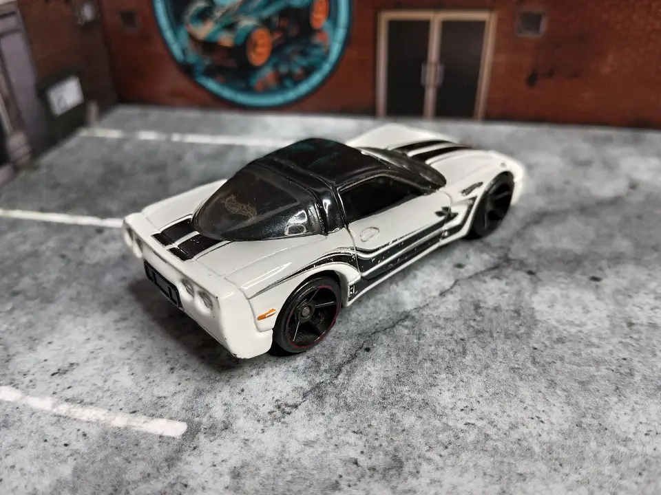 Corvette '97 Hot Wheels Mattel 2010 Easter Speedsters Egg 2