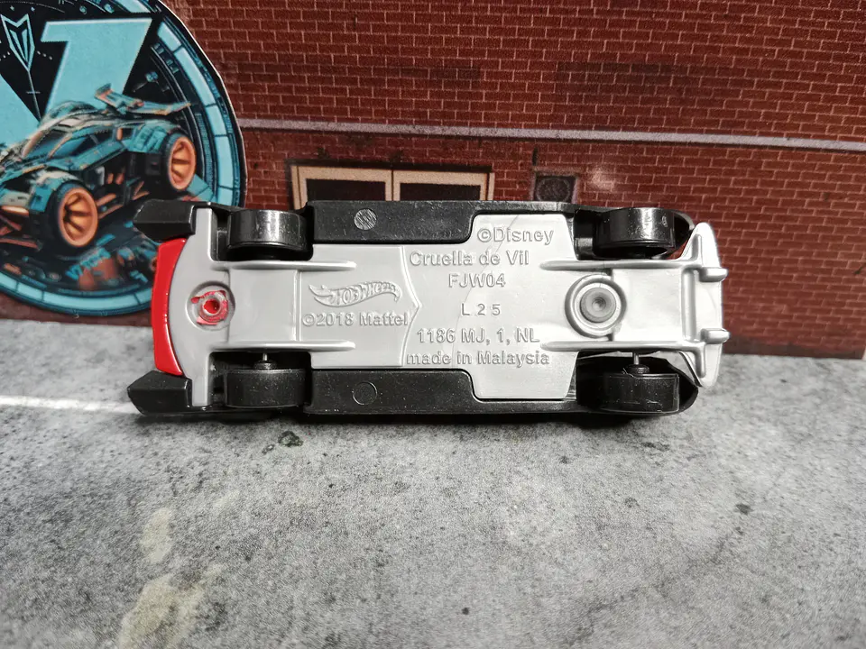 Cruella de Vil HW Screen Time Hot Wheels Mattel 2018 3