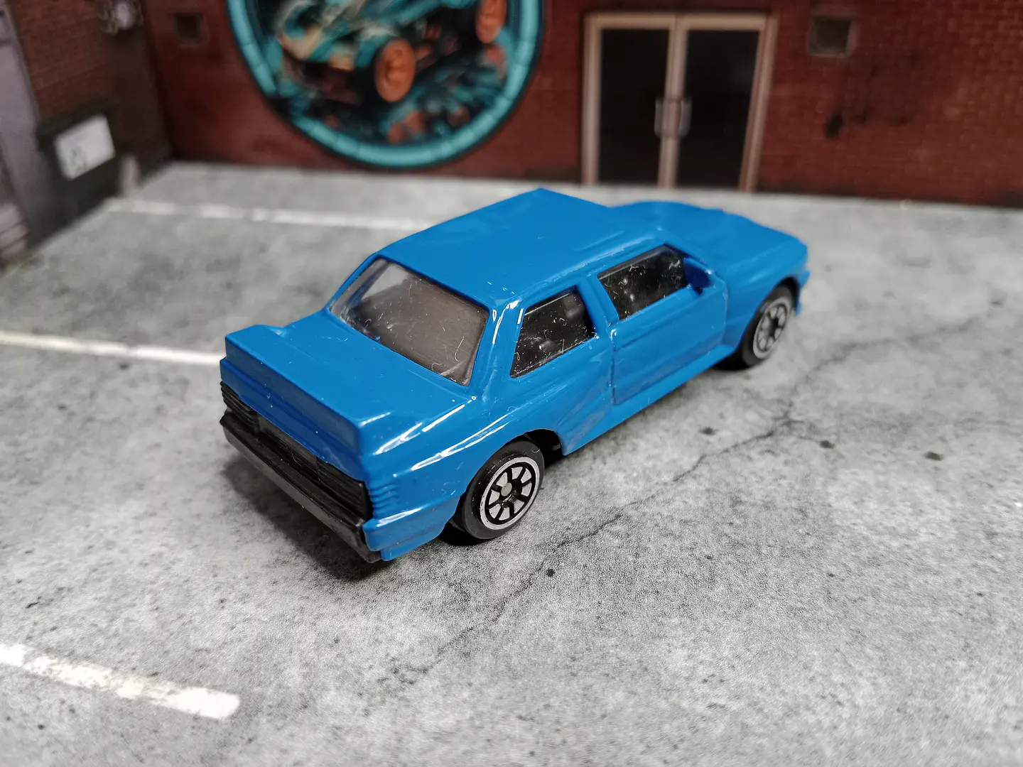 Coche BMW M3 E30 Sin Marca 1/64 2