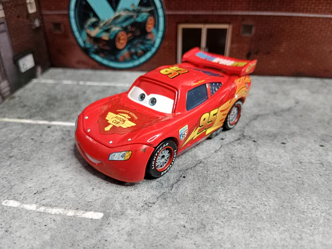 Rayo McQueen Piston Cup Cars Disney Pixar 1/55