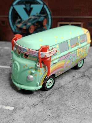 VW Bus Pit Crew Member Fillmore Cars Disney Pixar Mattel 7cm