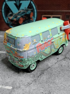 VW Bus Pit Crew Member Fillmore Cars Disney Pixar Mattel 7cm