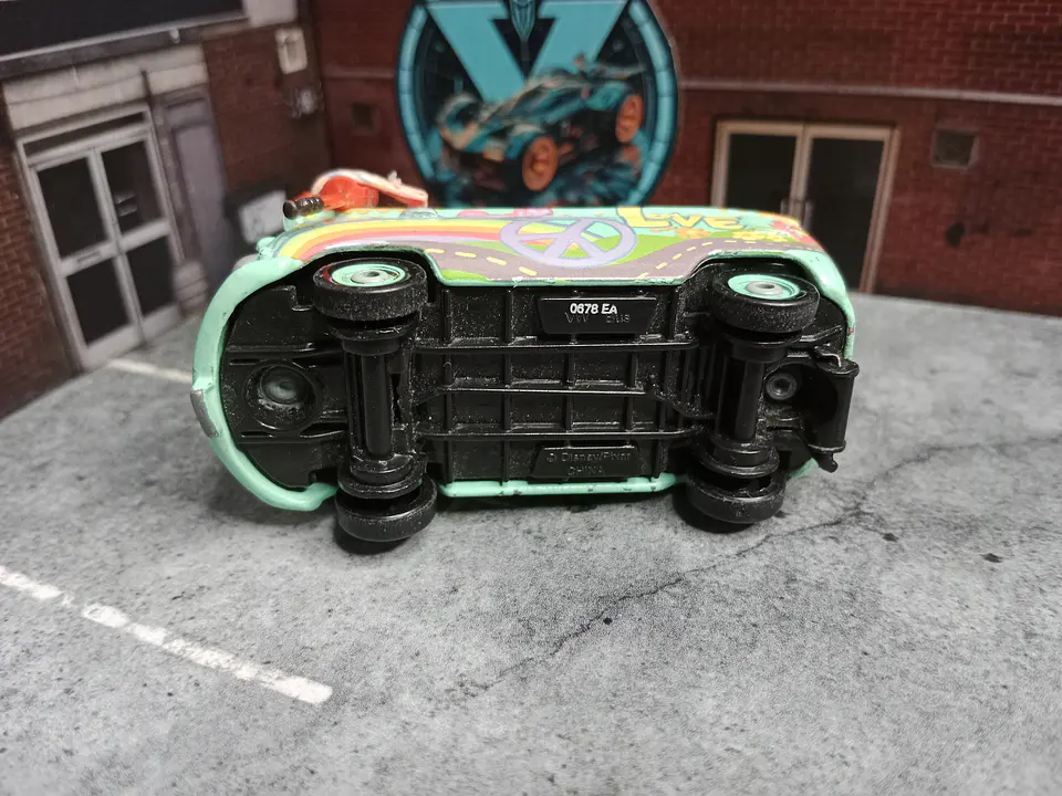 VW Bus Pit Crew Member Fillmore Cars Disney Pixar Mattel 7cm 3