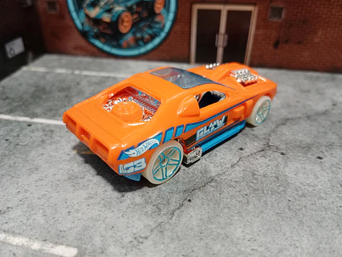Hollowback HW Glow Wheels Hot Wheels Mattel 2018