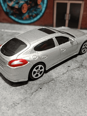 Porsche Panamera Turbo Maisto 1/64