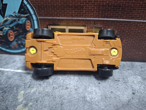 Howlin' Heat Hot Wheels 2017 Street Beasts Mattel