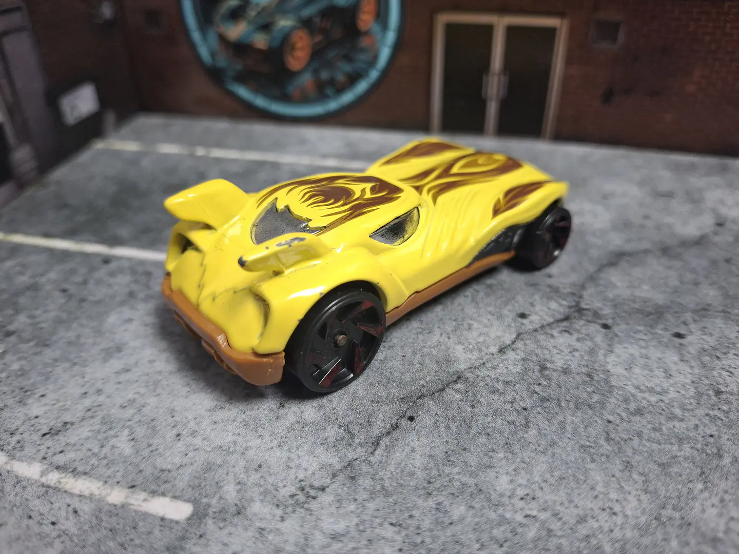 Howlin' Heat Hot Wheels 2017 Street Beasts Mattel 3