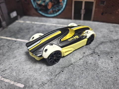 MR11 Hot Wheels 2014 New Model HW City: HW Goal Mattel