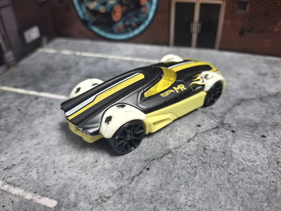 MR11 Hot Wheels 2014 New Model HW City: HW Goal Mattel 2