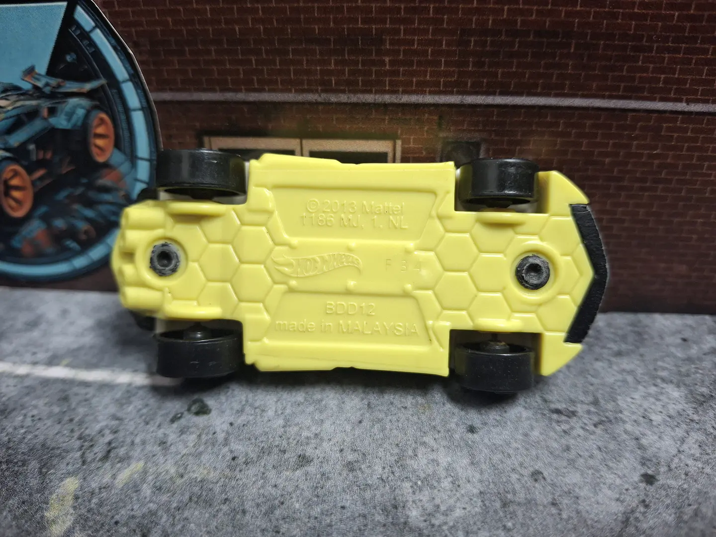 MR11 Hot Wheels 2014 New Model HW City: HW Goal Mattel 3