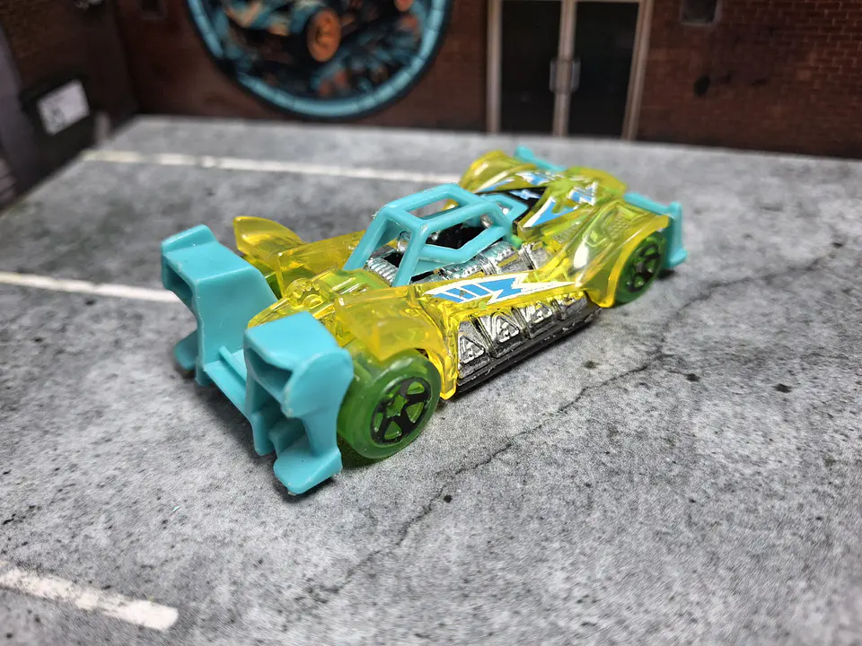 Voltage Spike Hot Wheels 2017 X-Raycers Mattel 2