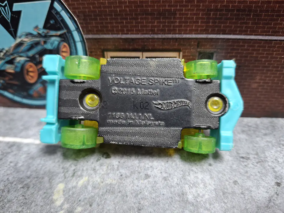 Voltage Spike Hot Wheels 2017 X-Raycers Mattel 3