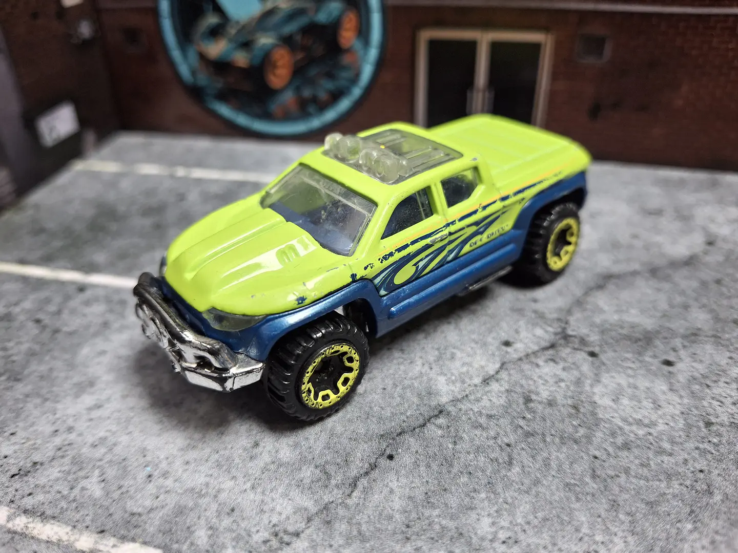 Off-Duty Hot Wheels 2016 HW Hot Trucks Mattel 1