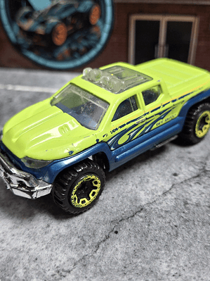 Off-Duty Hot Wheels 2016 HW Hot Trucks Mattel