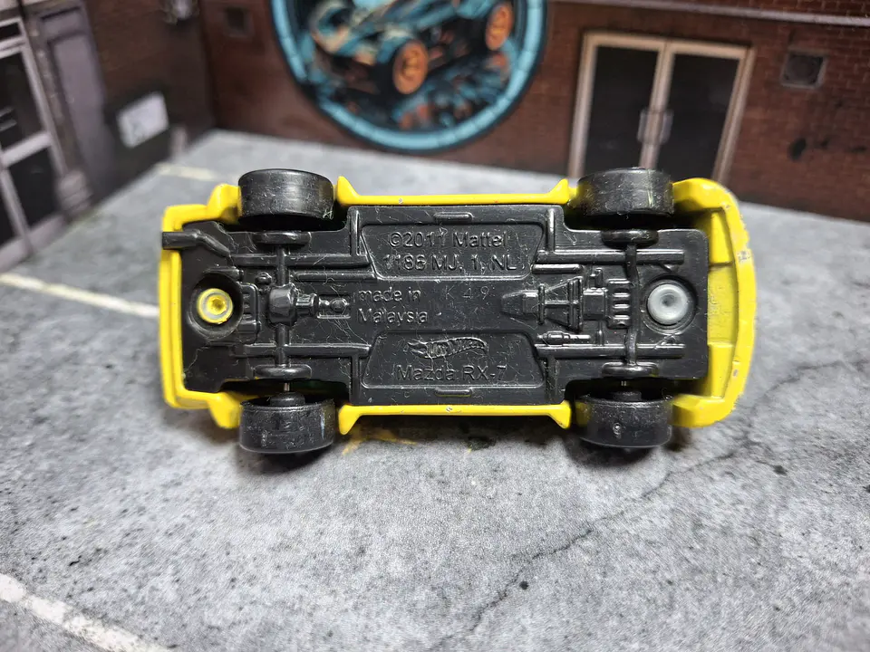Mazda RX-7 Hot Wheels 2018 Mystery Models Serie 1 Mattel 3
