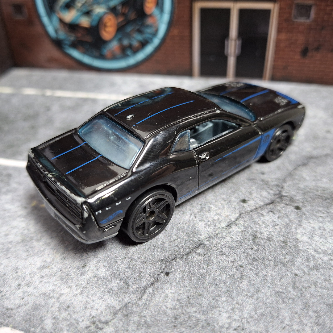 Dodge Challenger SRT '15 Hot Wheels 2018 Muscle Mania Mattel 2