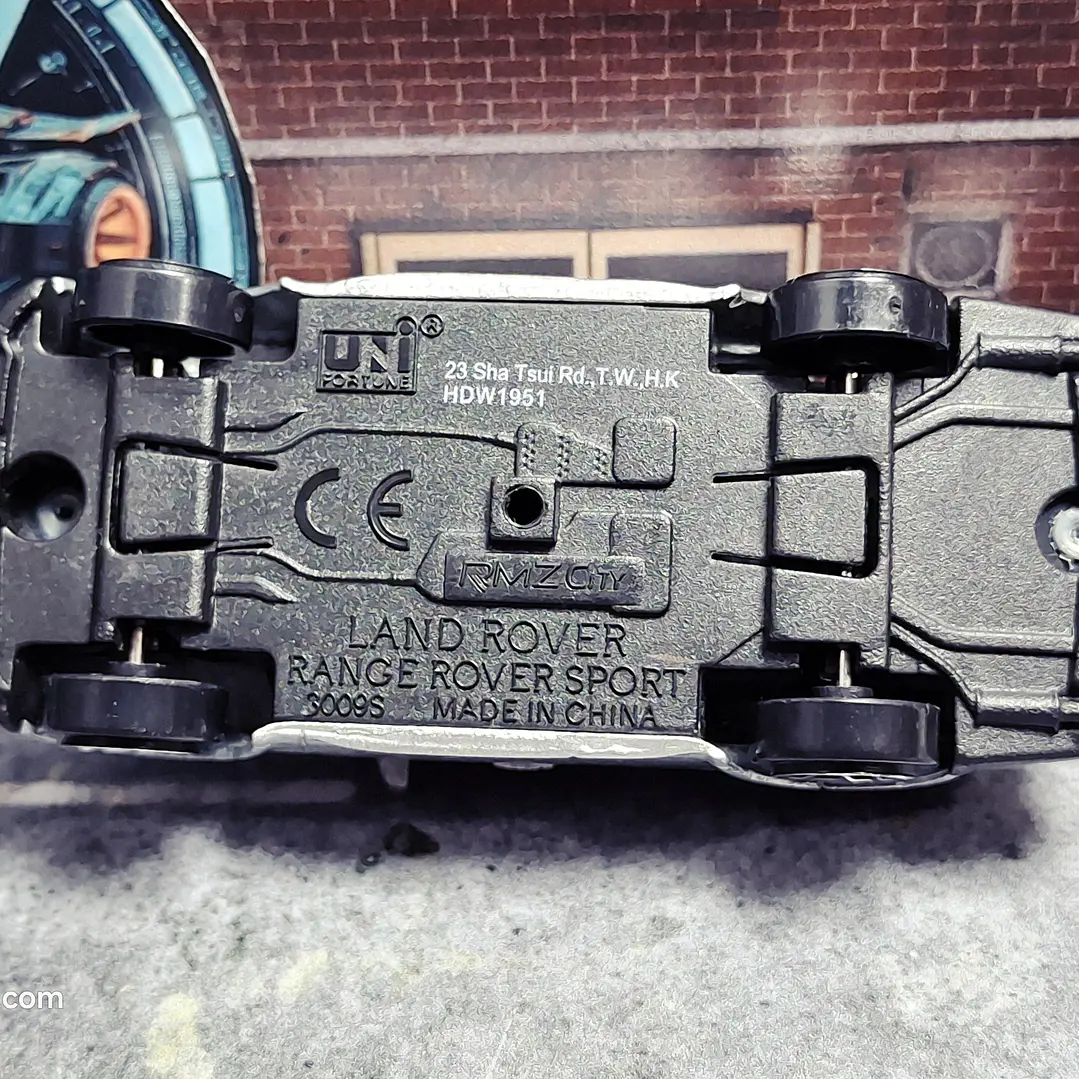 Land Rover Range Rover Sport RMZ City 1/64 3