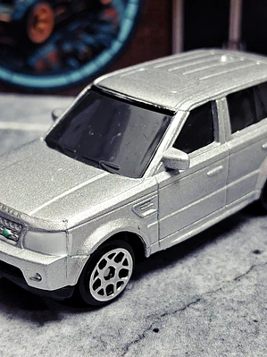 Land Rover Range Rover Sport RMZ City 1/64