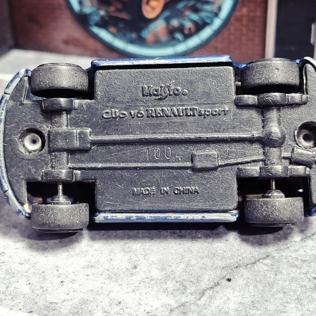 Renault Clio V6 Sport Maisto 1/64 3