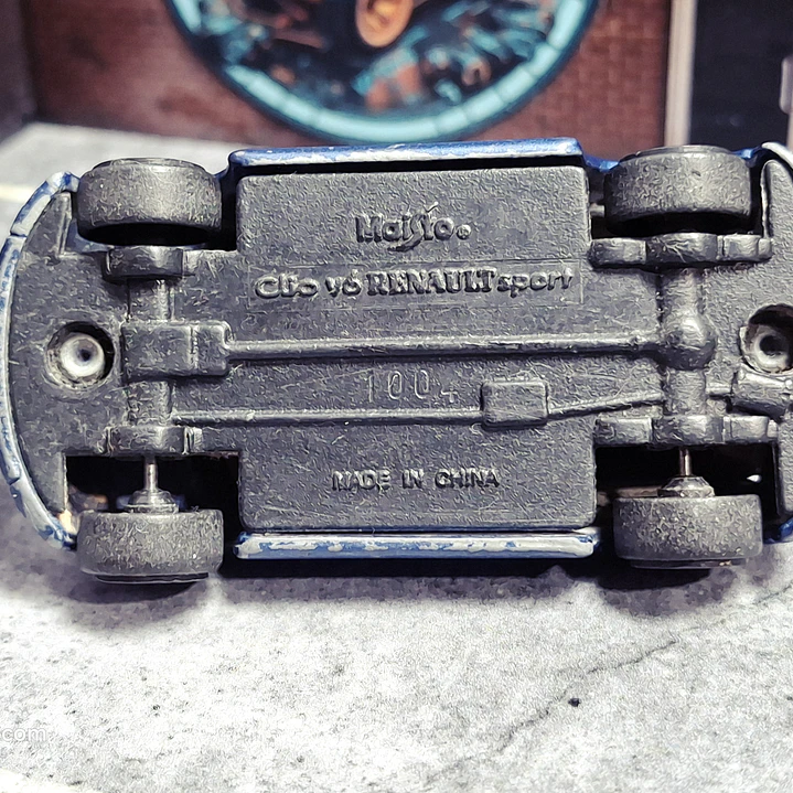 Renault Clio V6 Sport Maisto 1/64 3