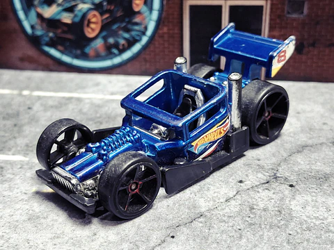 Bone Speeder Hot Wheels 2016 New Model HW Race Team Mattel