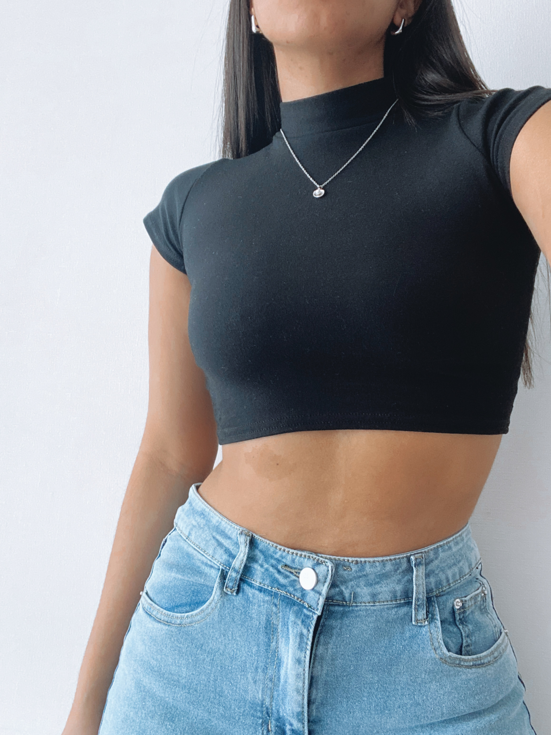 TOP CROPPED NEGRO