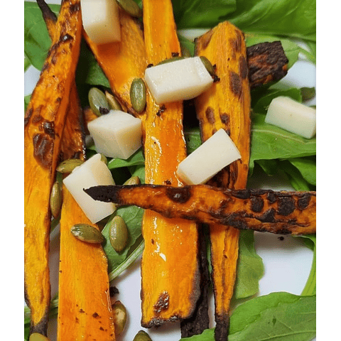 Zanahorias asadas con rúcula, semillas de zapallo y queso de cabra