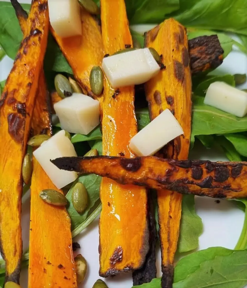 Zanahorias asadas con rúcula, semillas de zapallo y queso de cabra 1