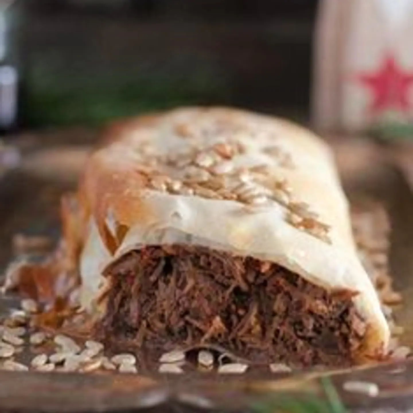 Strudell de carne mechada con queso y cebolla caramelizada  1