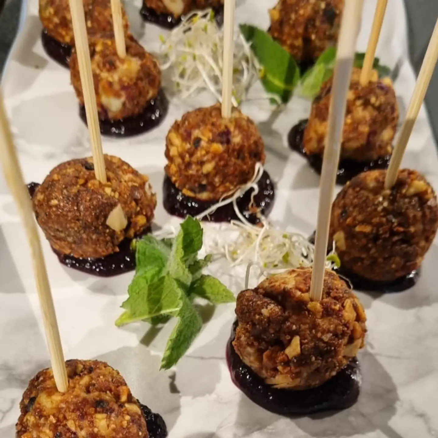 Bolitas de queso azul con frutos secos y almendras 1