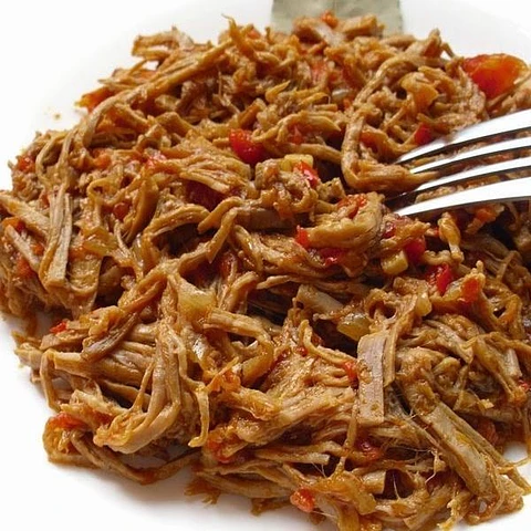 Carne mechada al jugo familiar  (1kg)