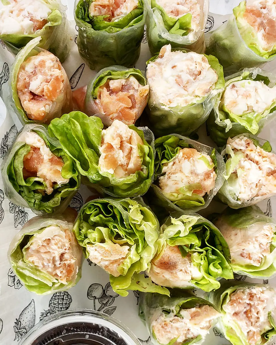 Rollitos de papel de arroz y salmón  2