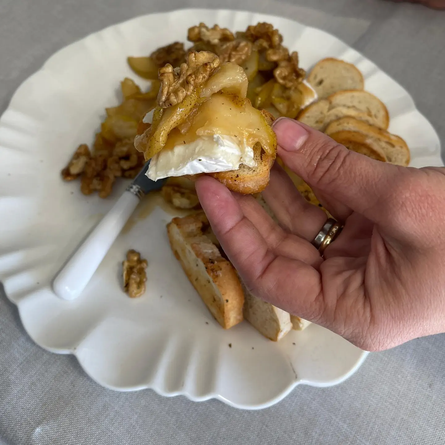 Brie con peras caramelizadas 1