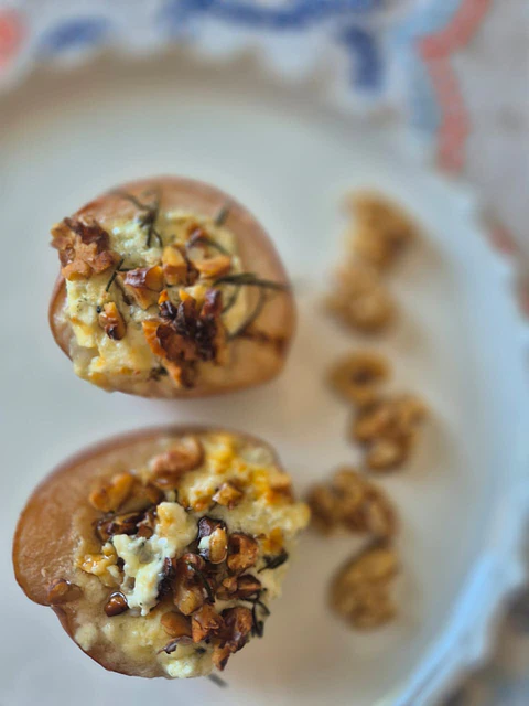 Peras asadas con queso azul