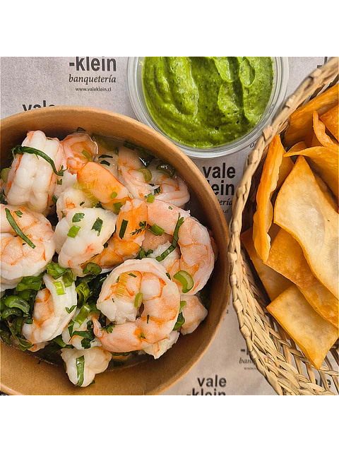 Camarones con salsa de palta y cilantro