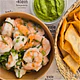 Camarones con salsa de palta y cilantro