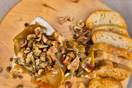 Bombita de queso brie con frutos secos 
