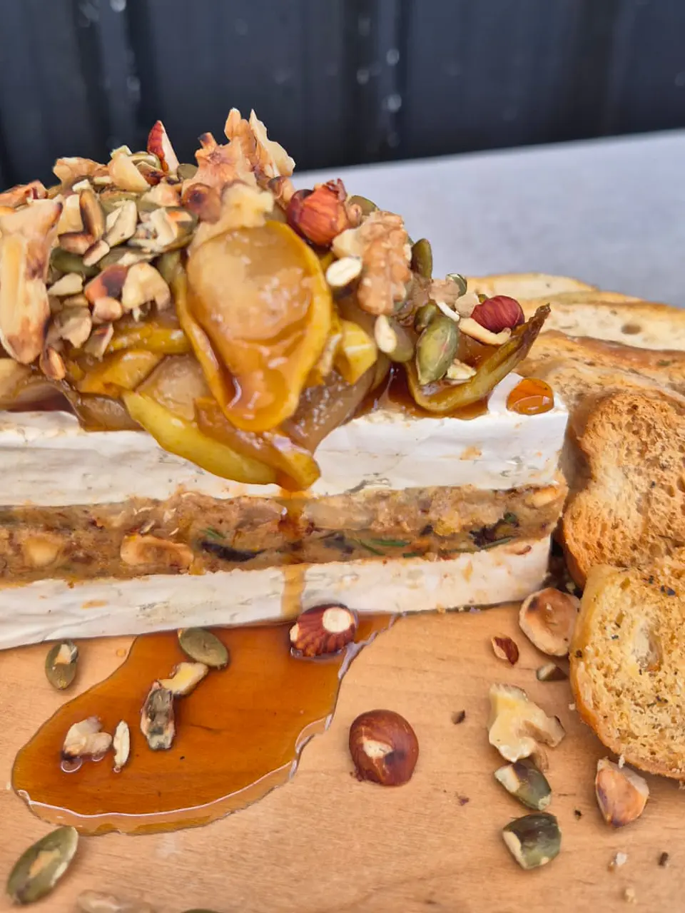 Bombita de queso brie con frutos secos  3