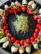 Brocheta Caprese con jamón serrano (20 unidades) - Miniatura 1