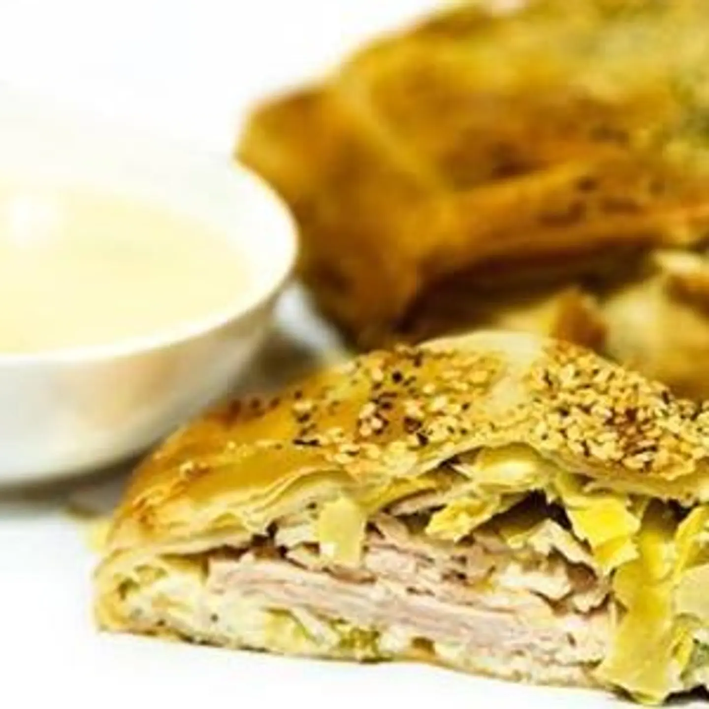 Strudel de masa filo con jamón de pavo, queso crema y alcachofa 1