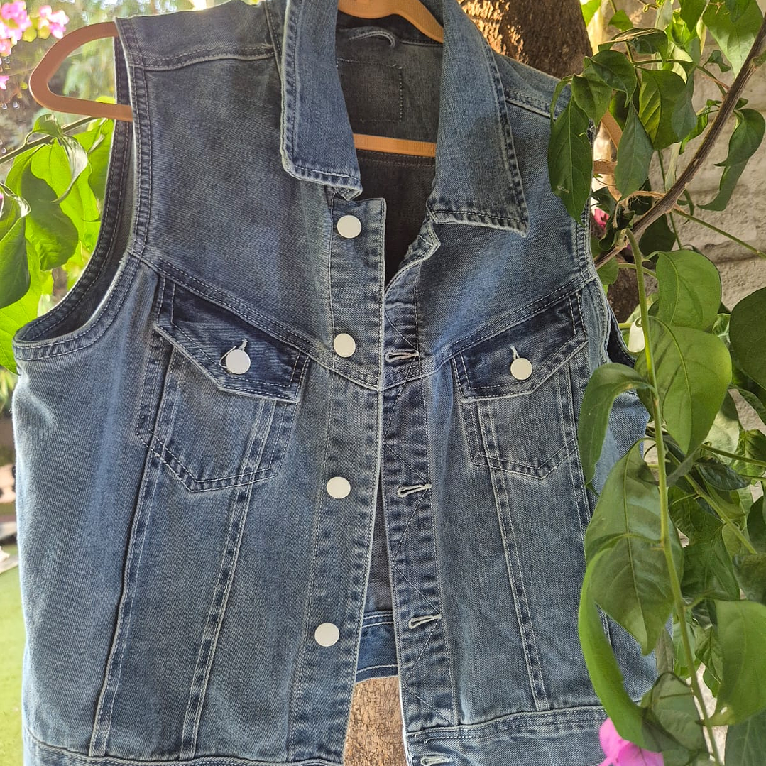 Chaqueta de jeans sin mangas corazón  2