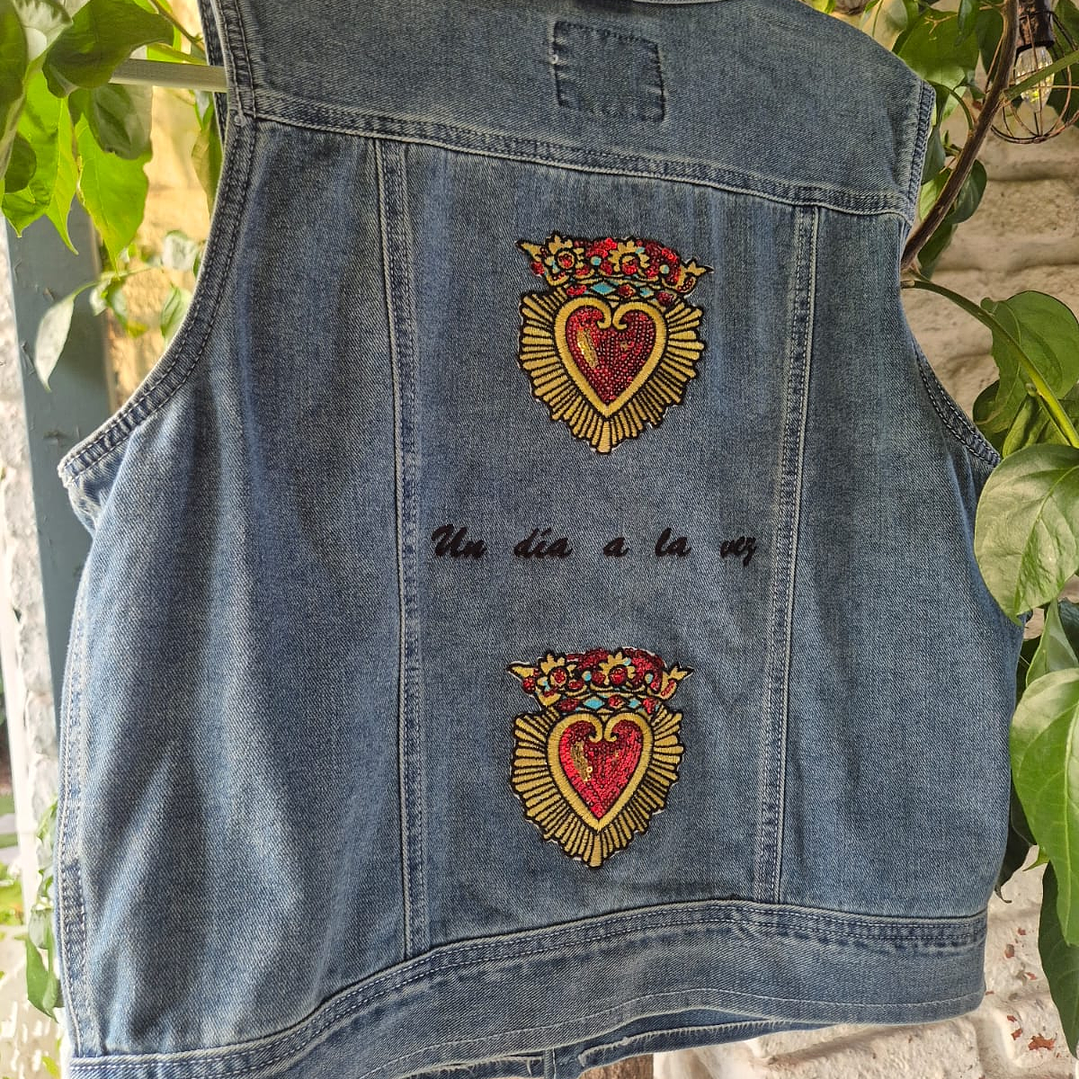 Chaqueta de jeans sin mangas corazón  1