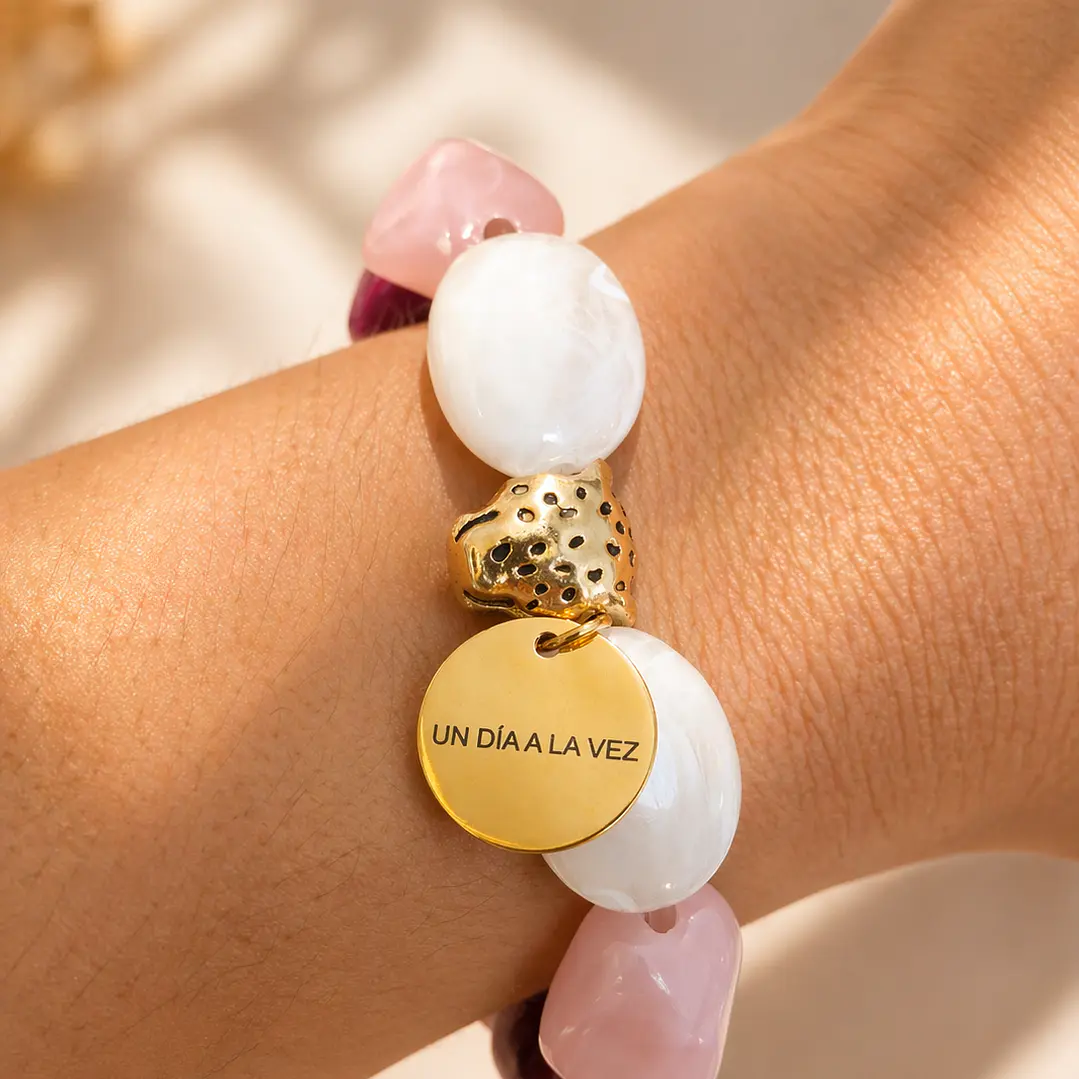 Pulsera piedras blanca/rosa leopardo+un día a la vez 1