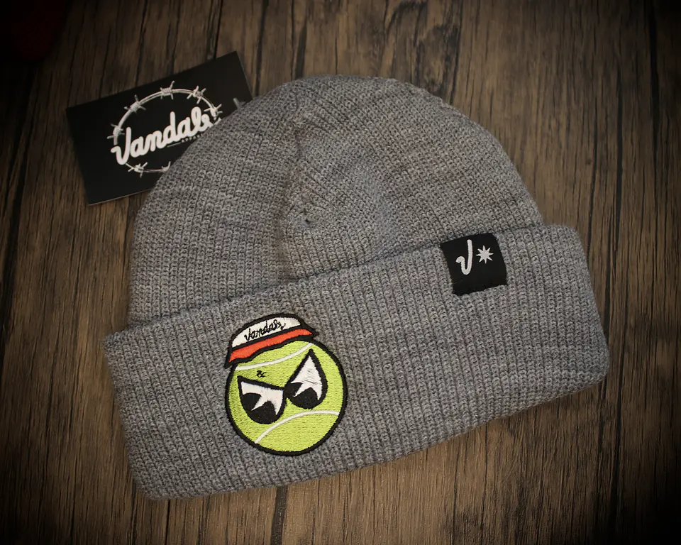 Vandals Beanie - Tenis Ball 1