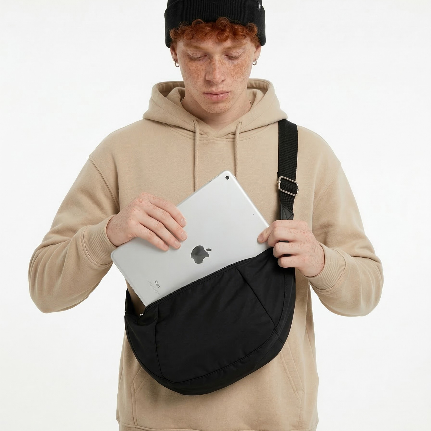 VANTAGE Crescent Bag - Black Edition 4