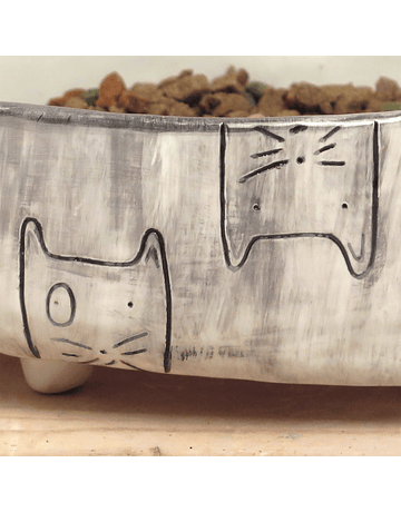 MOMO - Comedouro cerâmico para gatos feito à mão
