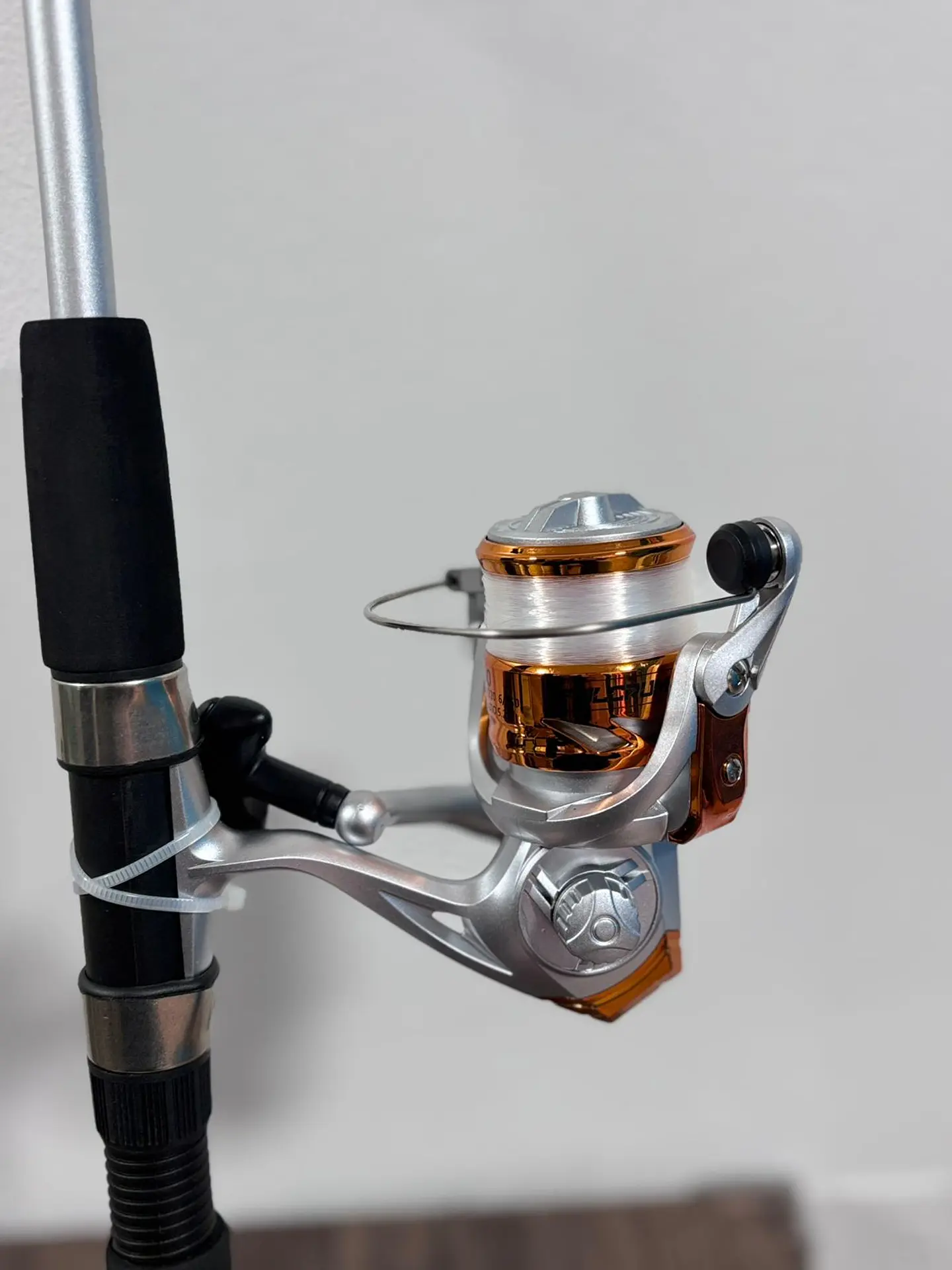 Kit Fulcrum caña 1.80m + carrete 2500 dorado 2